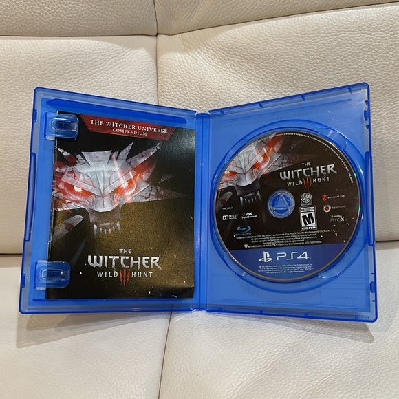 The Witcher 3 WILD HUNT  (Playstation 4 - PS4) w/ Bonus Soundtrack disc - Picture 5 of 6